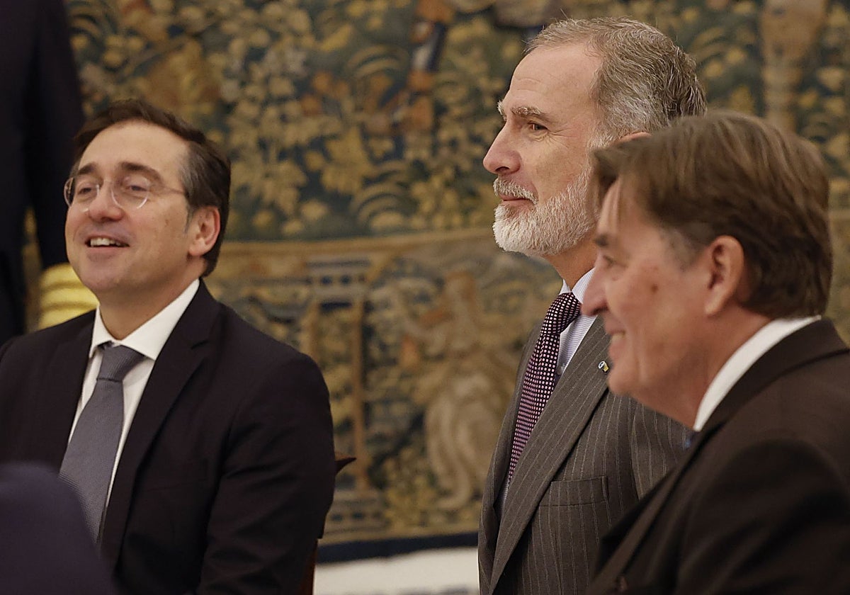 José Manuel Albares, Don Felipe y García Montero, en el Patronato