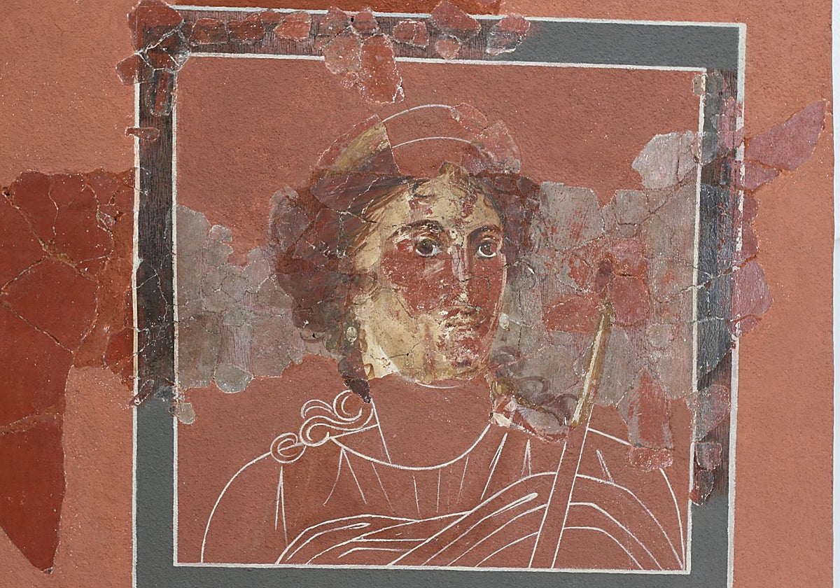 Detalle de la diosa Juno reconstituida en la Casa de los Grifos de Complutum