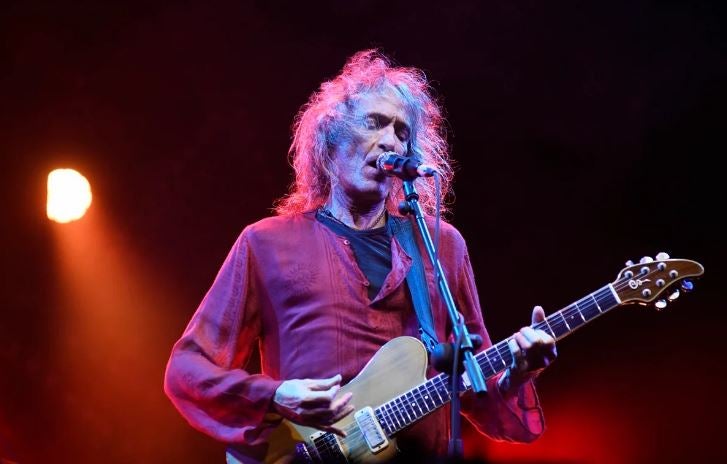 Roberto Iniesta Ojea durante uno de sus conciertos