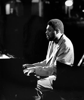 Imagen secundaria 2 - Arriba: Grant Stewart, 27 Seminari Internacional de Jazz, Villanueva y Geltrú, 2007. Izquierda: Américo Belloto, Thad Jones, 1r Seminari Internacional de Jazz, Banyoles 1980. Derecha: Mulgrew Miller, Tete Montoliu, 11è Seminari Internacional de Jazz, Vic, 1991