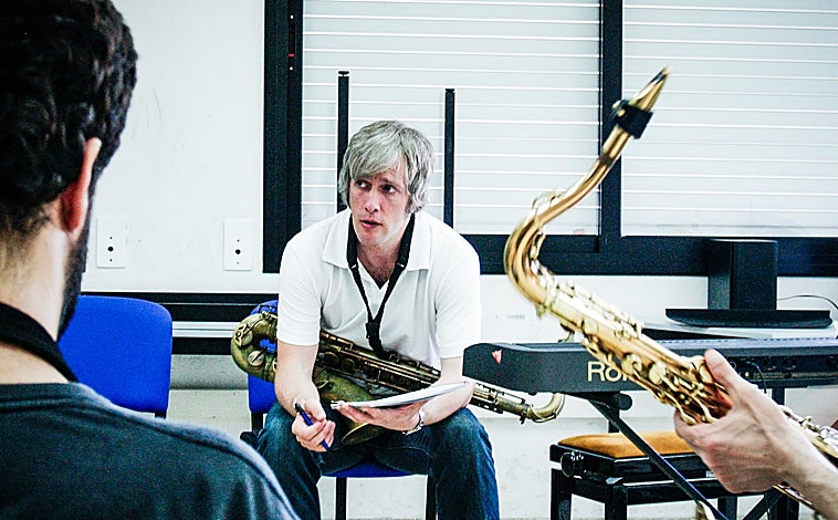 Imagen principal - Arriba: Grant Stewart, 27 Seminari Internacional de Jazz, Villanueva y Geltrú, 2007. Izquierda: Américo Belloto, Thad Jones, 1r Seminari Internacional de Jazz, Banyoles 1980. Derecha: Mulgrew Miller, Tete Montoliu, 11è Seminari Internacional de Jazz, Vic, 1991