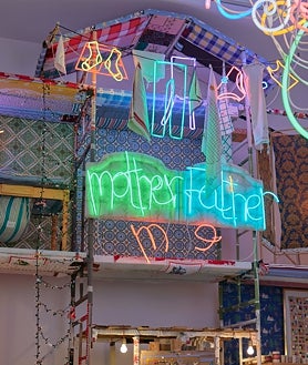 Imagen secundaria 2 - En las imágenes, algunas de las obras de la muestra 'Casa', de Inés Figaredo en Cayón