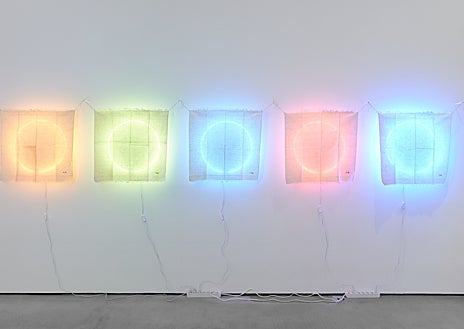 Imagen secundaria 1 - En las imágenes, algunas de las obras de la muestra 'Casa', de Inés Figaredo en Cayón