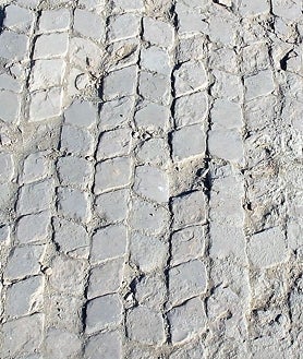 Imagem Secundária 2 - Fontes Termais Públicas de Karaki, restauradas após escavação de 2018 e pavimentação de fontes termais.