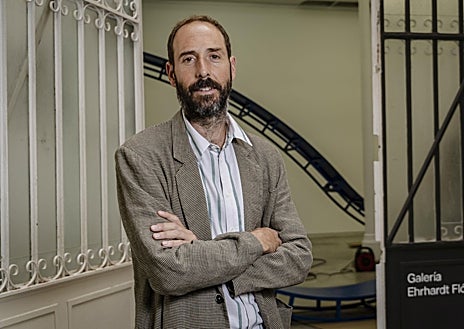 Imagen secundaria 1 - En las imágenes, de arriba abajo, Idoia Fernández, Presidenta del Consorcio de Galerías; Pablo Flórez, presidente de Artemadrid; y un detalle de la última edición de ARCO