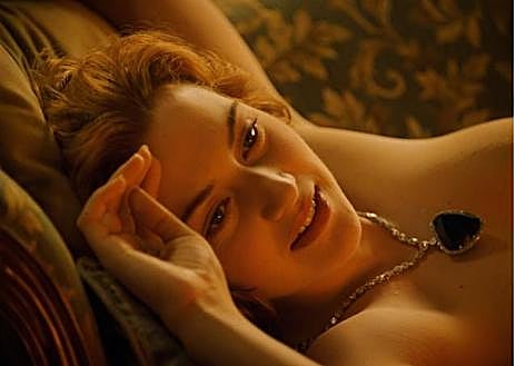 Imagen secundaria 1 - Arriba, Ryan Gosling con Emma Stone en 'La La Land'; abajo, Kate Winslet en 'Titanic'. En la última imagen, Bette Davis y Marilyn Monroe en 'Eva al desnudo'
