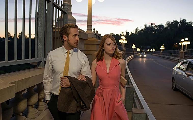 Imagen principal - Arriba, Ryan Gosling con Emma Stone en 'La La Land'; abajo, Kate Winslet en 'Titanic'. En la última imagen, Bette Davis y Marilyn Monroe en 'Eva al desnudo'