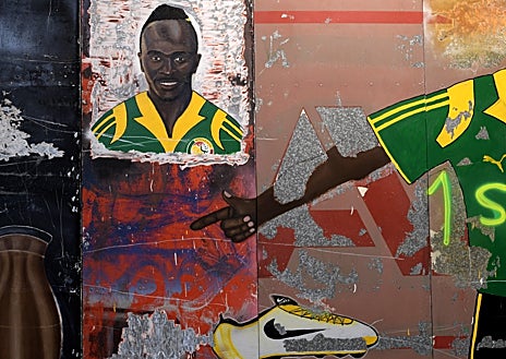 Imagen secundaria 1 - en las imágenes, detalles de las obras de la muestra de Roro Berjano en el MEIAC