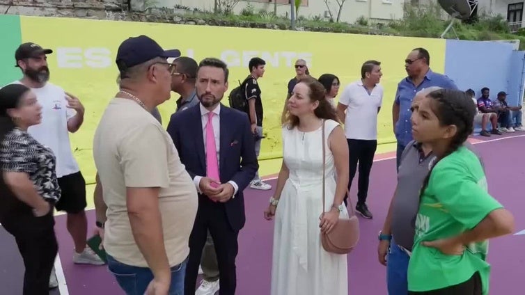 Colectivo español Boa Mistura revitaliza cancha en San Felipe en el Pinta Panamá Art Week