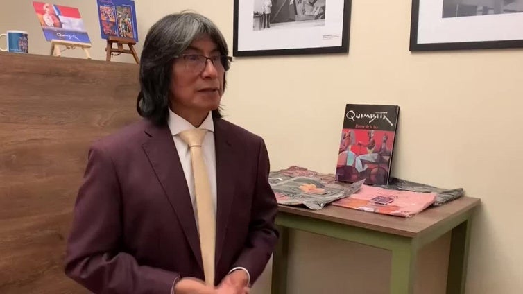 Olmedo Quimbita inaugura una exposición de arte en Quito