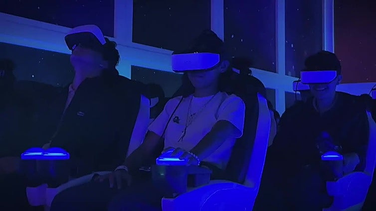 Una exposición sirve de distracción para niños venezolanos en medio de tensiones con EEUU