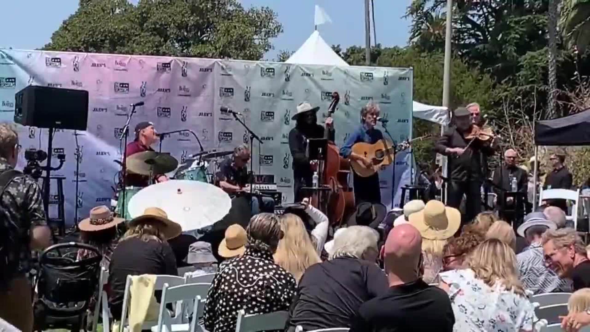 Ringo Starr cumple 84 años y esparce su mensaje de &quot;paz y amor&quot; en Los Ángeles