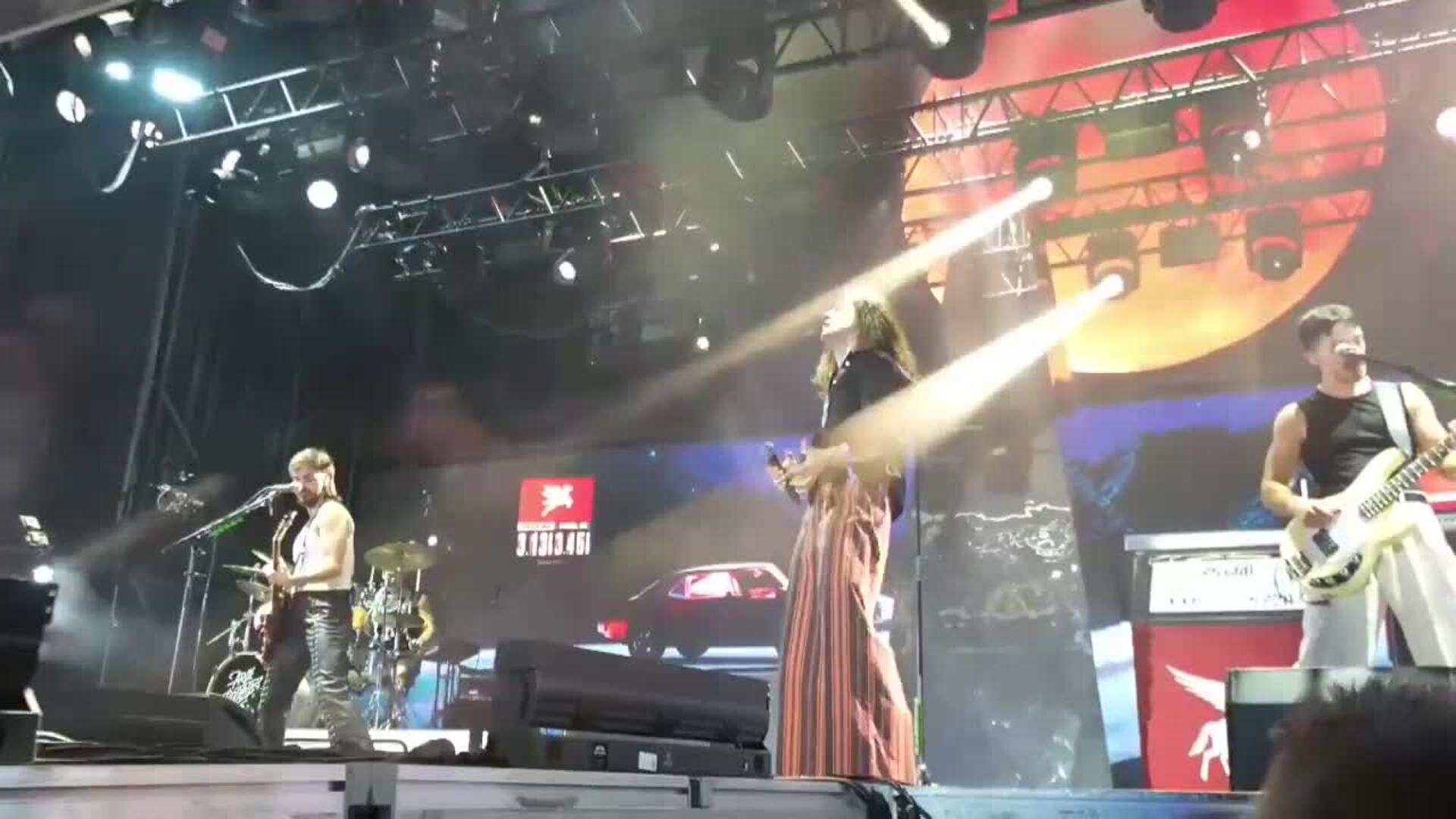 Arde Bogotá se presenta ante miles de espectadores en el festival Sonorama