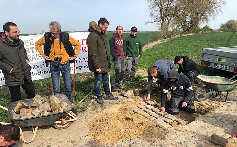 Imagen principal - Los guardianes del adoquín cuidan el &#039;Infierno del Norte&#039;