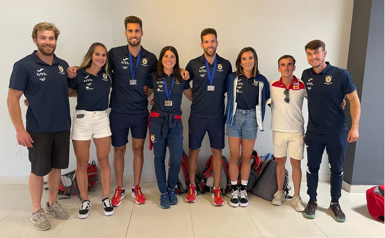 Los remeros de la Federación Andaluza junto a Pol Gené, técnico del equipo nacional absoluto