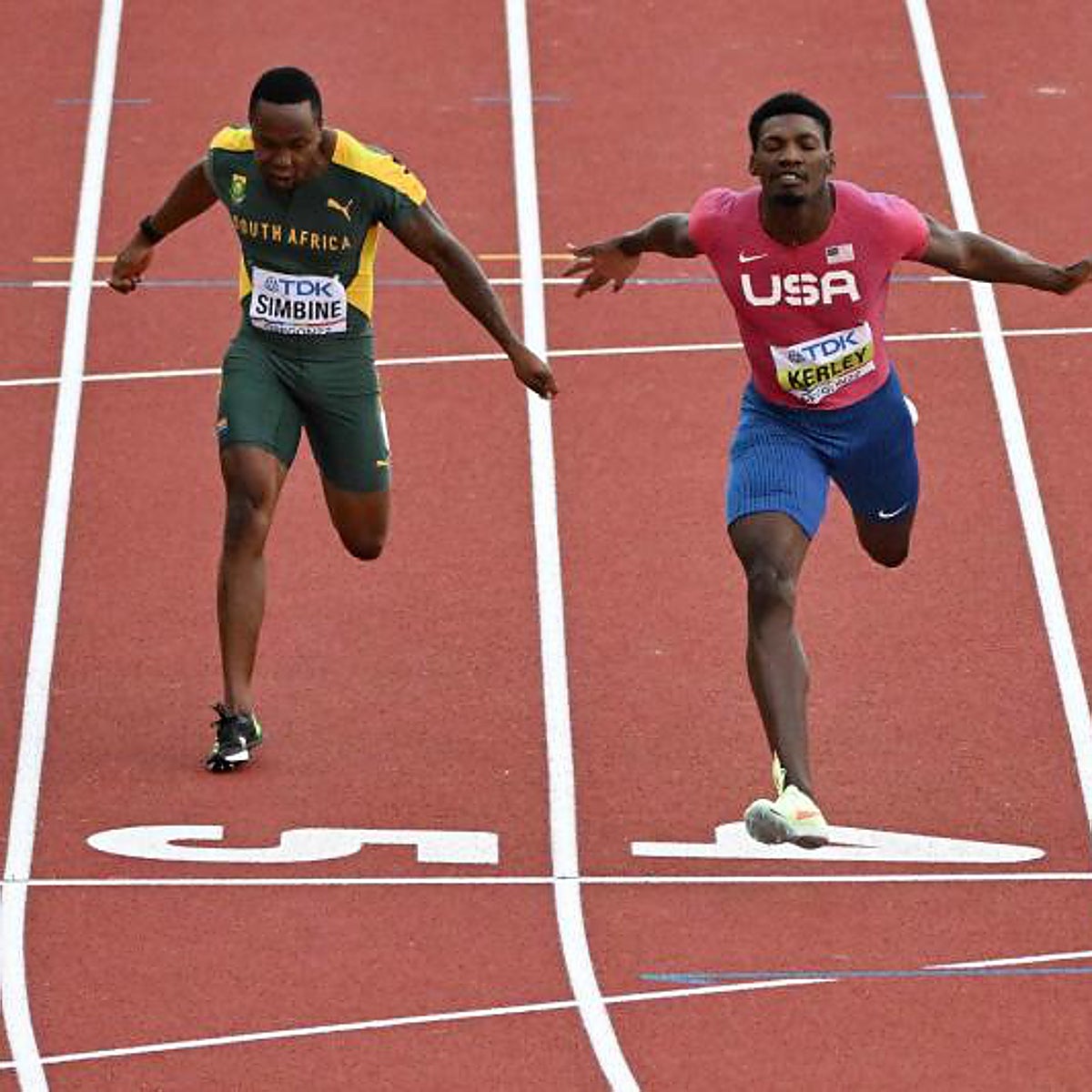 Fred Kerley lidera el triplete estadounidense en los 100