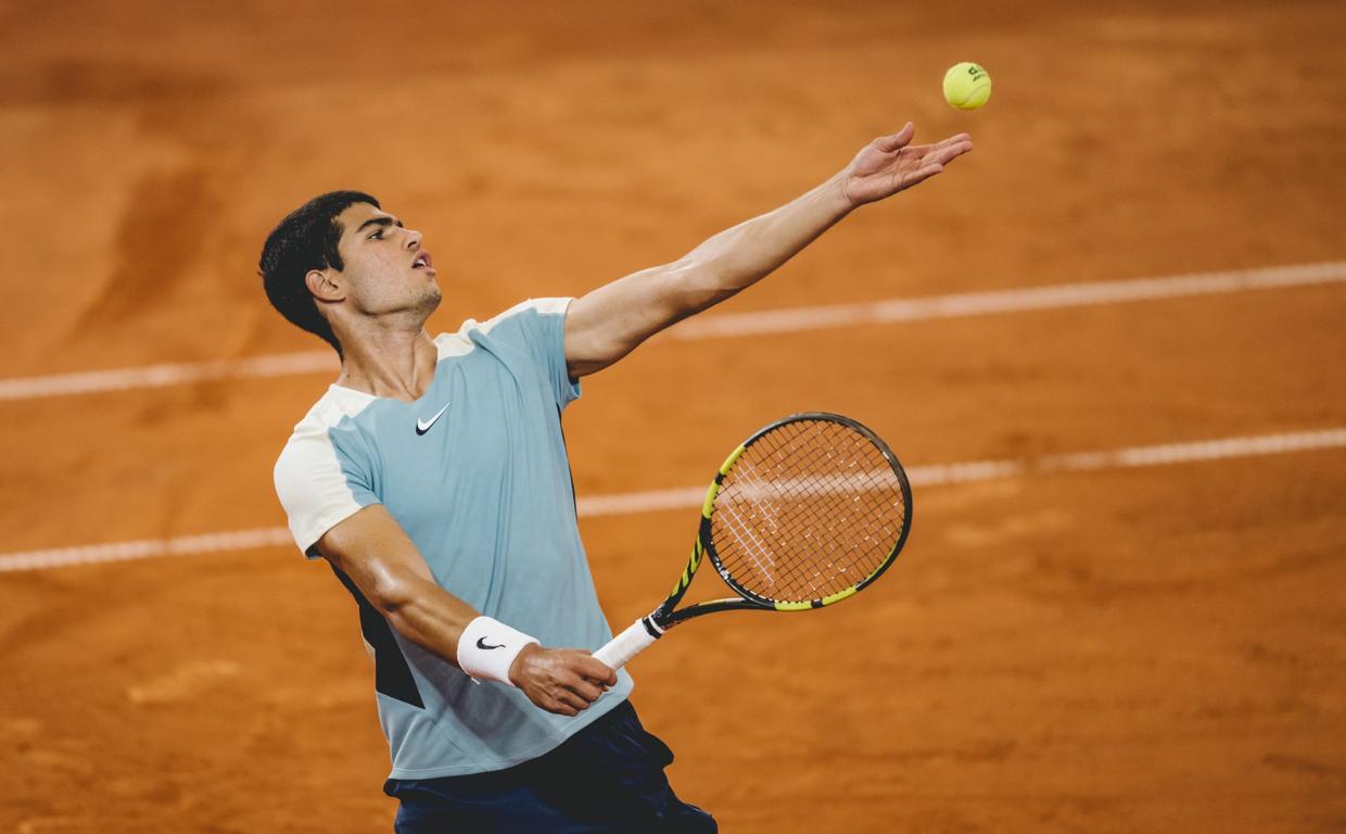 Alcaraz arrolla a Khachanov para meterse en semifinales de Hamburgo