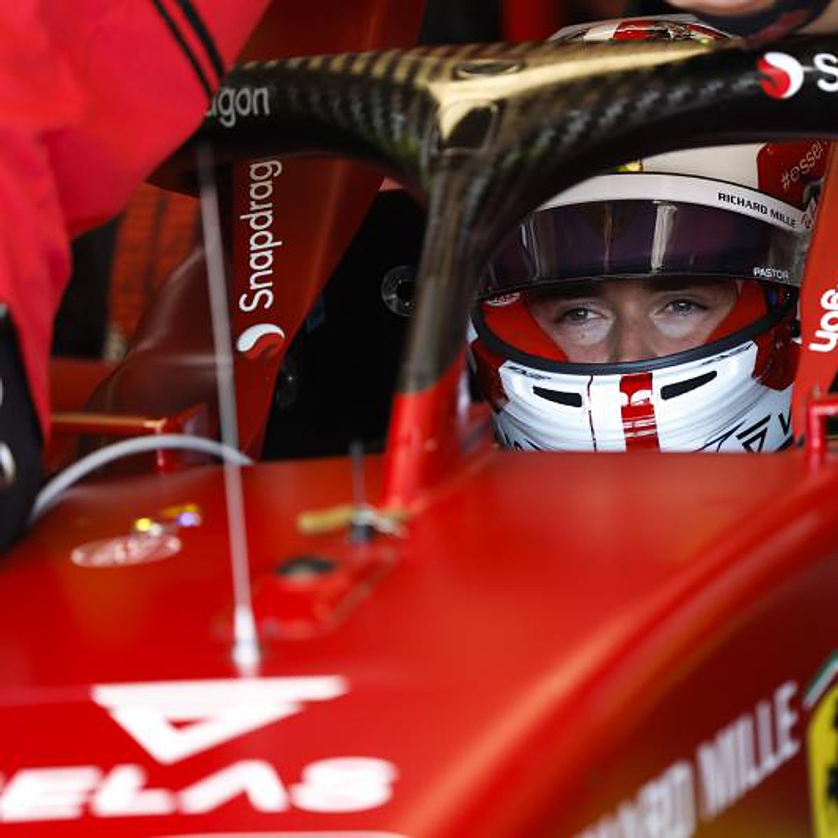 Pole para Leclerc por delante de los dos Red Bull