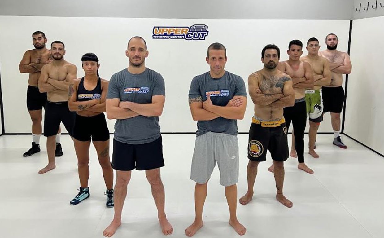 Oriol Gasset (de gris a la izquierda) capitanea uno de los equipos del programa televisivo de Combate Global
