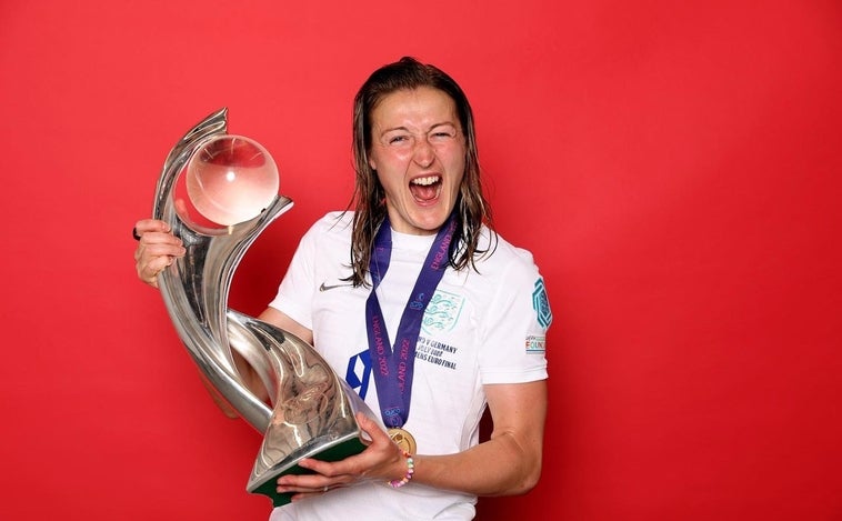 Ellen White, de ser vetada  a los 9 años en una liga de fútbol solo de niños a campeona de Europa con Inglaterra