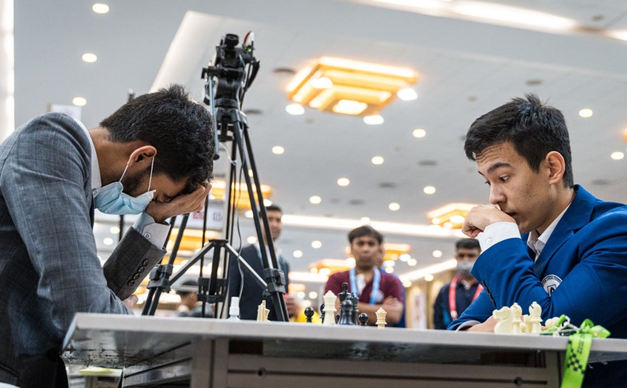 El indio Gukesh, de 16 años, cometió un fallo decisivo ante el uzbeko Abdusattorov