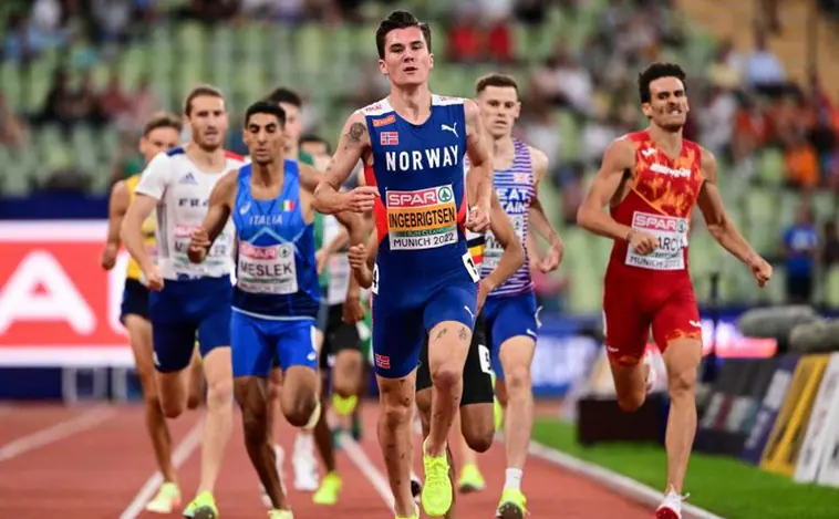 Jakob Ingebrigtsen、en cabeza durante su serie en los 1.500 地下鉄