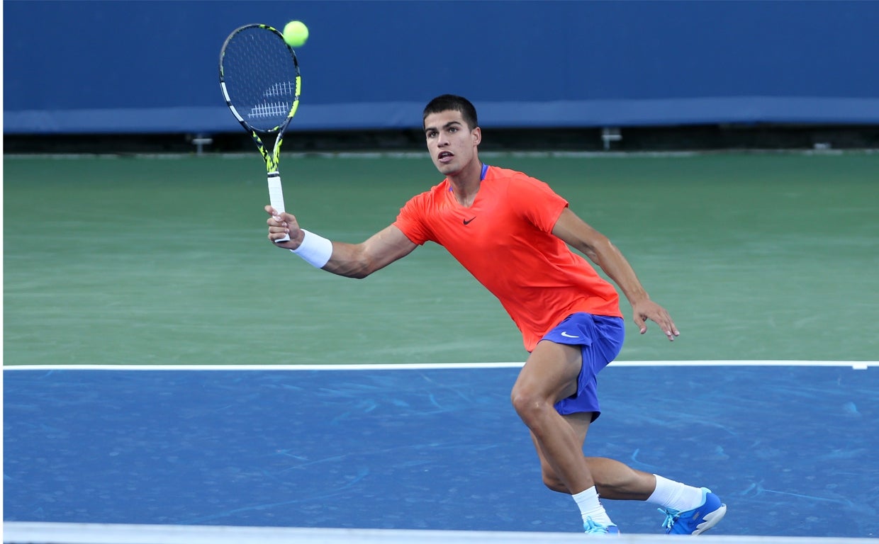 Carlos Alcaraz durante el partido ante Mackenzie McDonald del Masters 1000 de Cincinnati