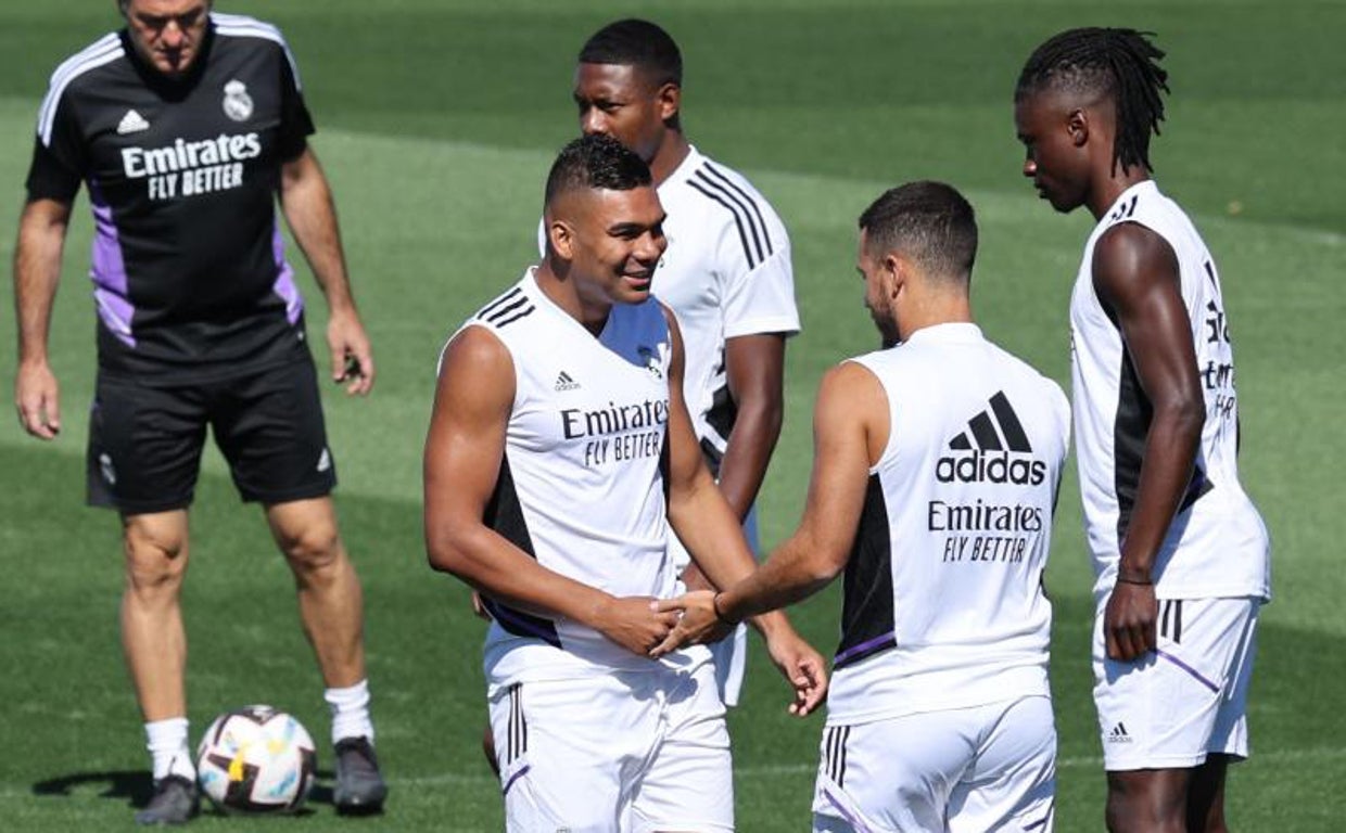 Casemiro entrena con el Real Madrid a la espera de resolver su futuro