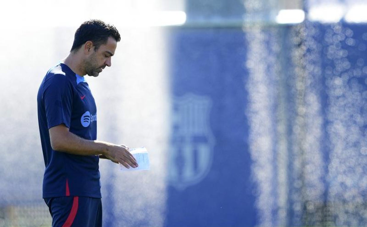 Xavi dirige el entrenamiento de este sábado