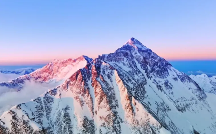 El Everest a vista de dron: el techo del mundo como nunca lo habías visto