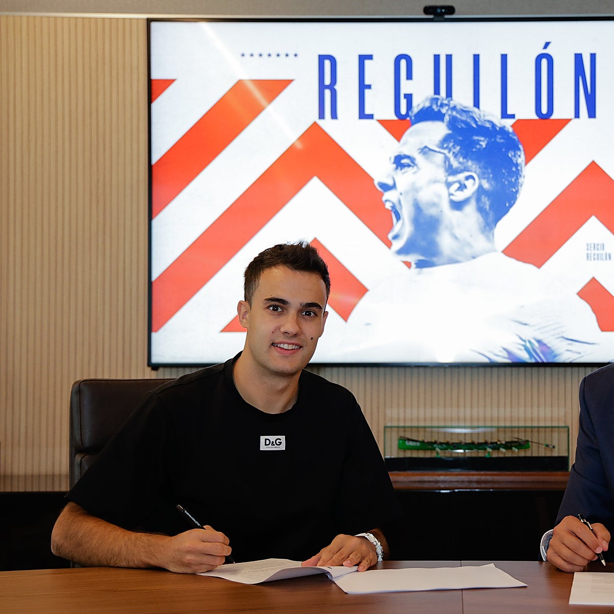 El Atlético pasa de su hinchada: el fichaje de Reguilón ya es oficial