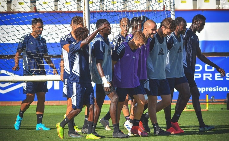 La RFEF echa al DUX Internacional y otorga al Talavera su plaza en Primera Federación