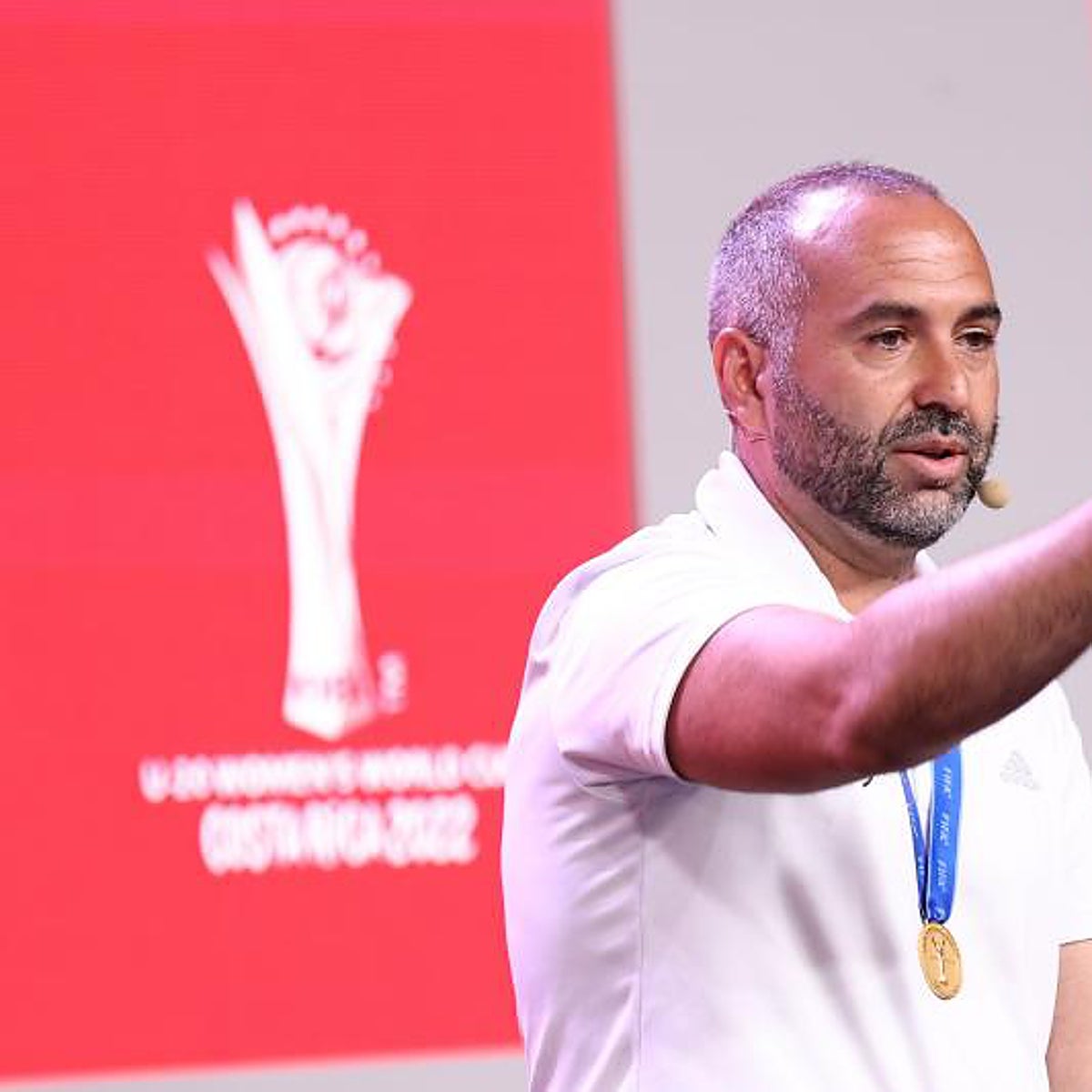 Otro golpe a la selección femenina: Pedro López deja la RFEF