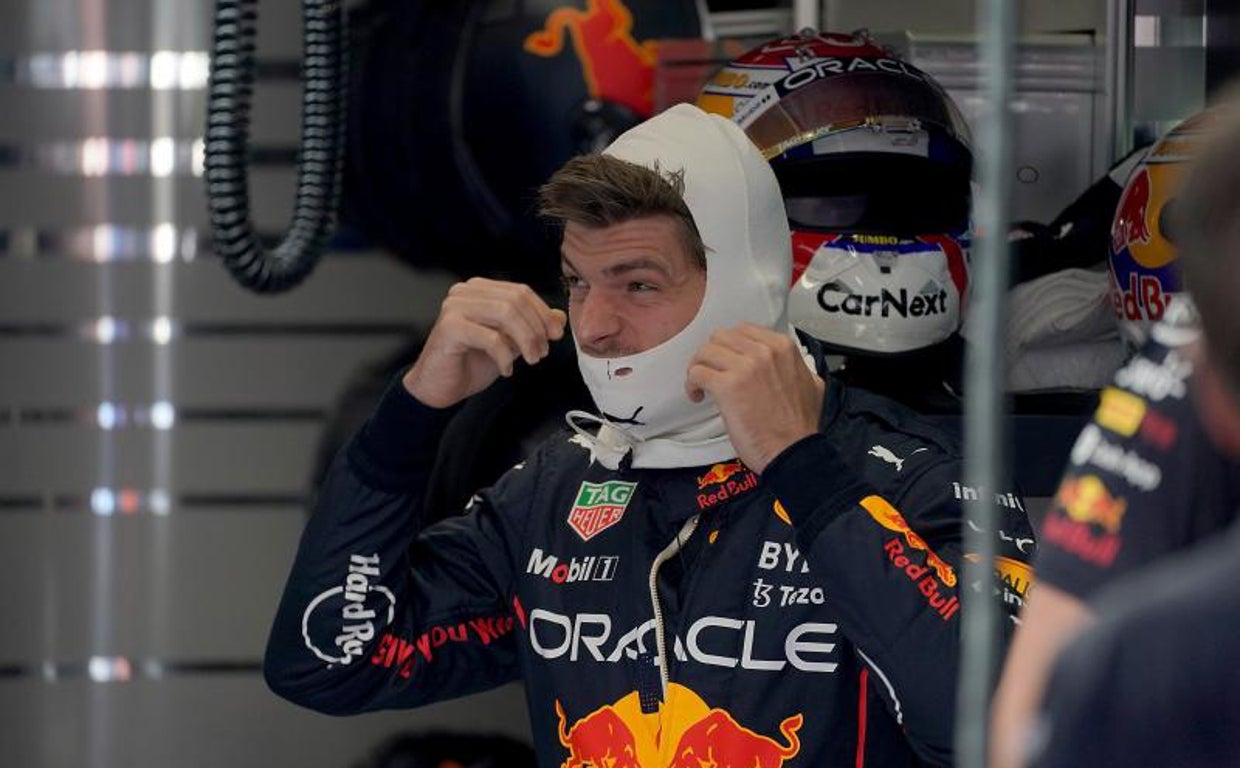Max Verstappen se prepara para subir a su monoplaza