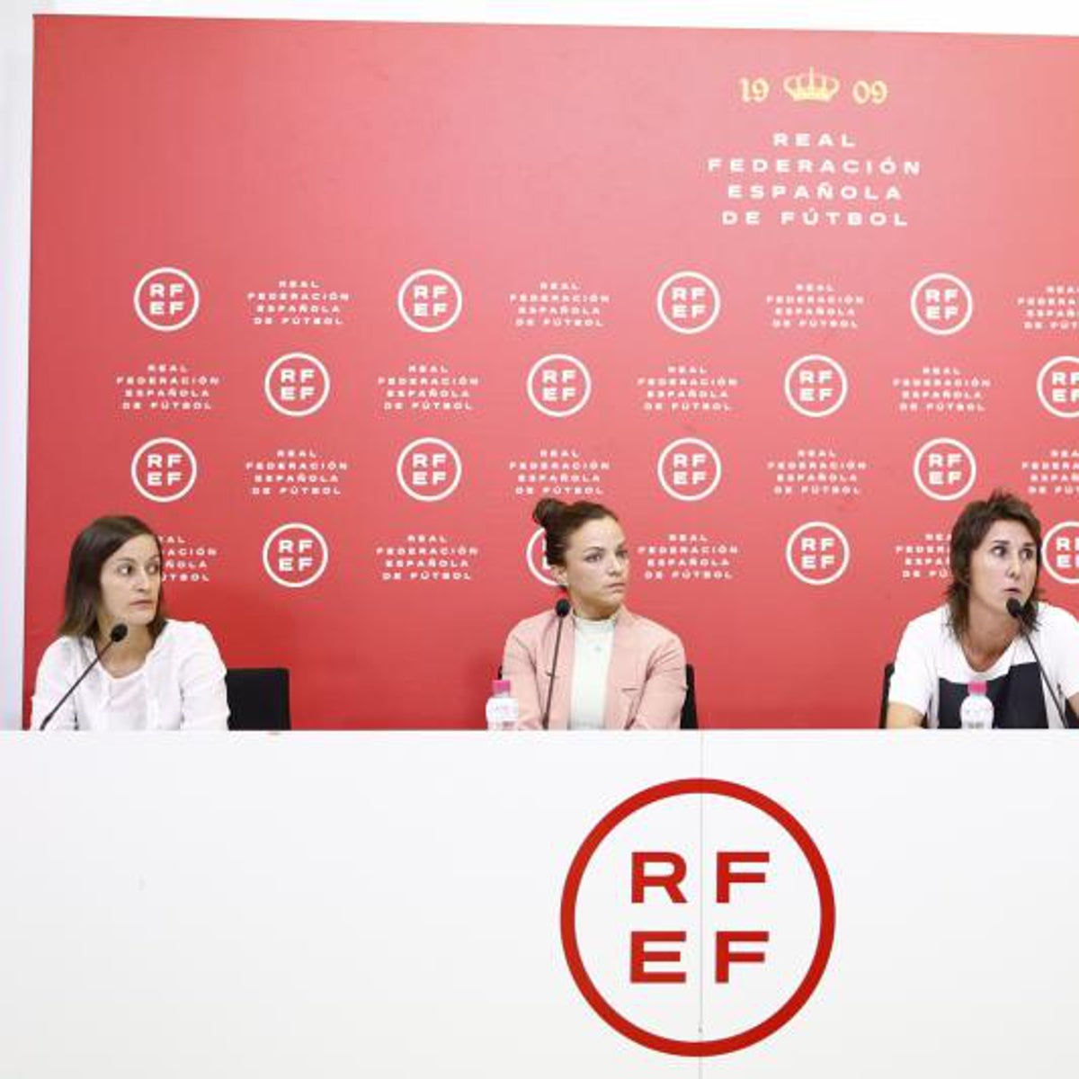 Las árbitras mantienen el parón pero la Liga espera desencallarlo este martes