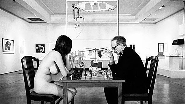 Eve Babitz y Marcel Duchamp, en 1962