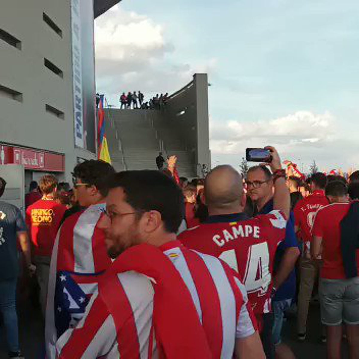 De «Vinicius eres un mono» a «muérete» y «tonto, tonto»