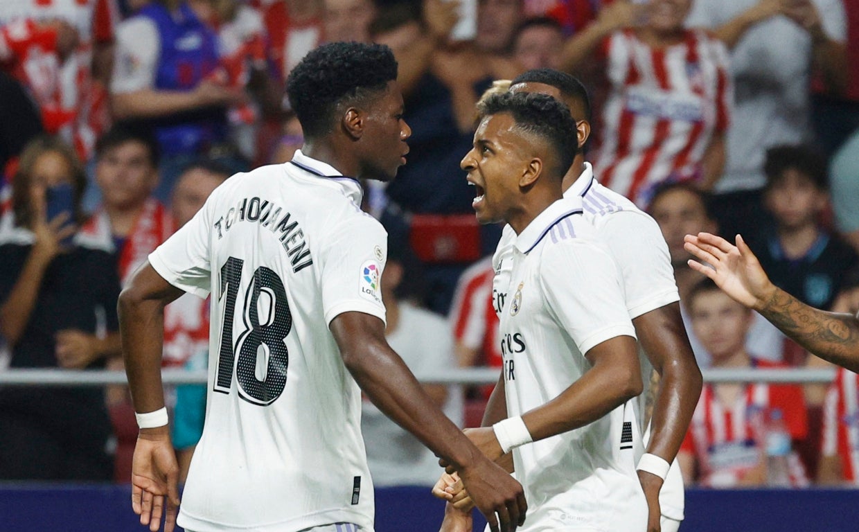 Rodrygo y Tchouaméni celebran el 0-1 en el Metropolitano