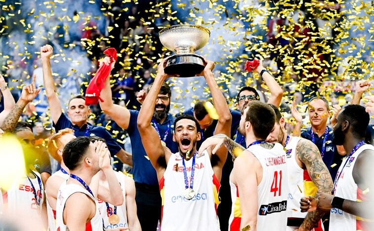 Celebración en directo de la victoria de la selección de España en el Eurobasket en el WiZink Center de Madrid