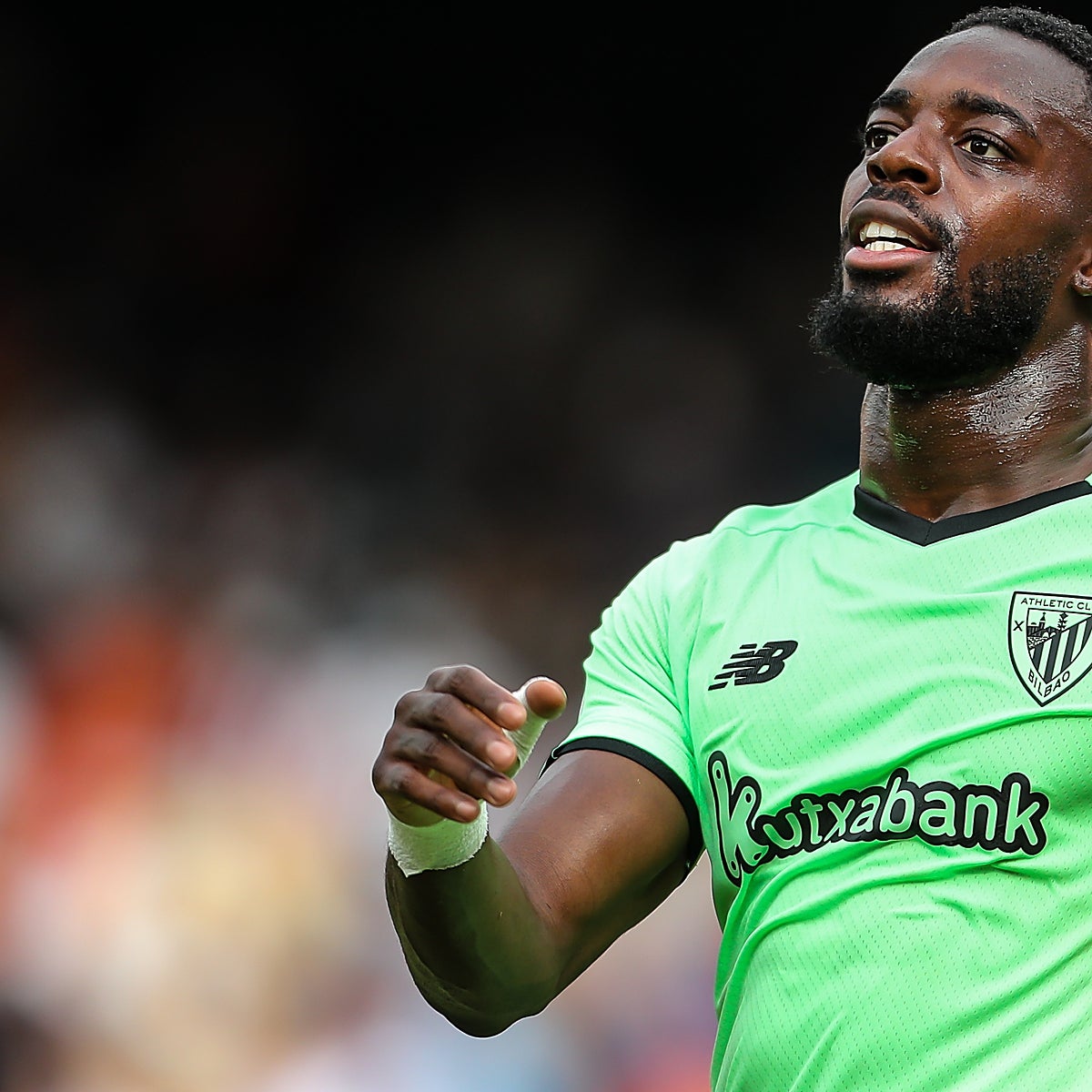 El laberinto para atrapar a los autores de los insultos racistas en el fútbol español