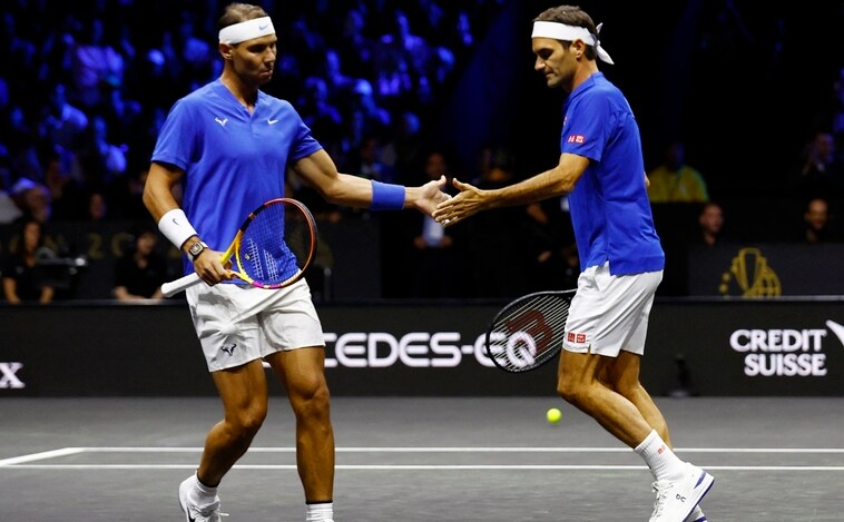 No pudo ser: Federer deja el tenis con una derrota junto a su amigo Nadal