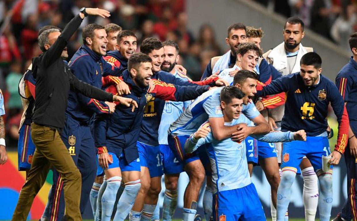 La selección, casi en pleno, celebra el gol de Morata a Portugal