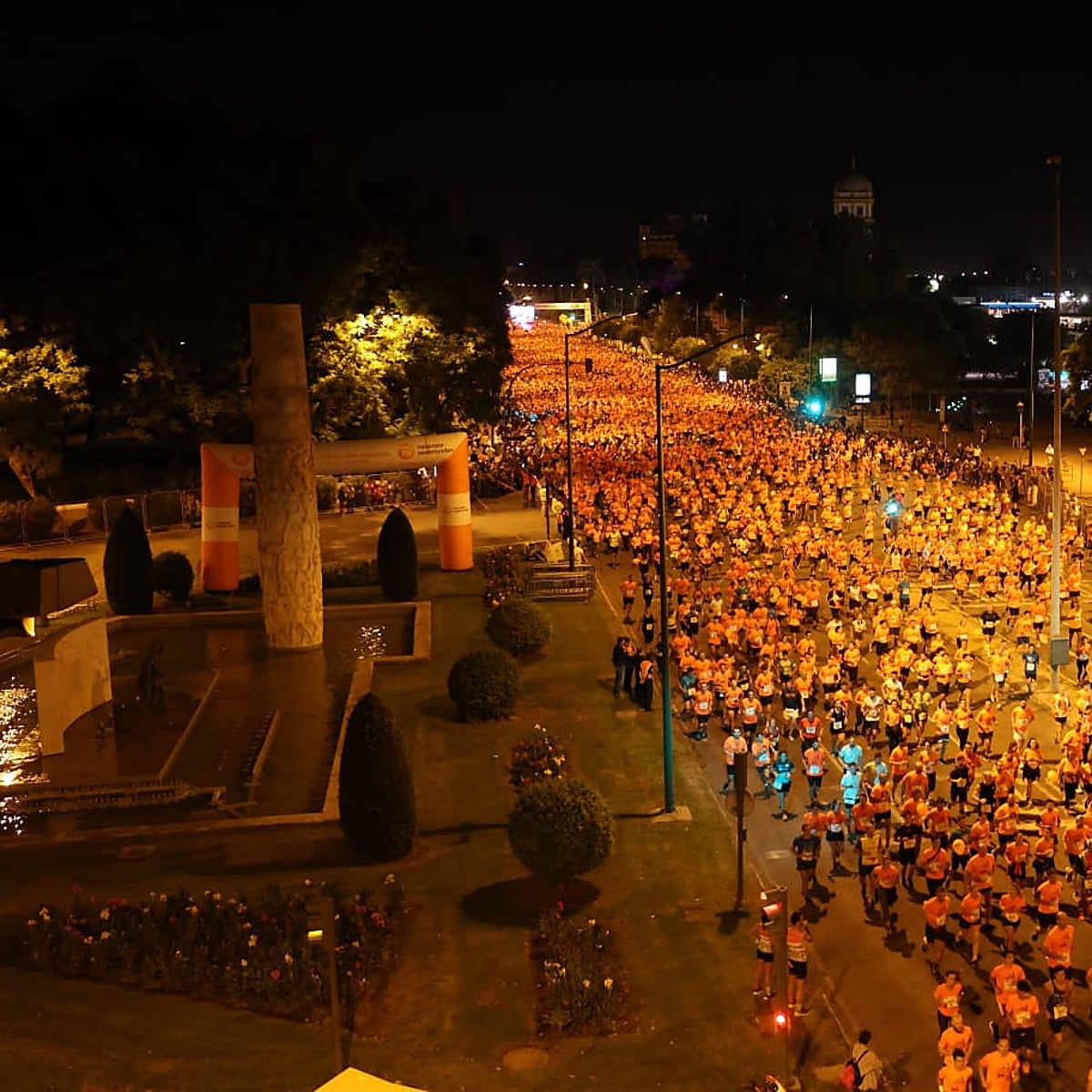 La Carrera Nocturna, una experiencia que Sevilla no se quiso perder