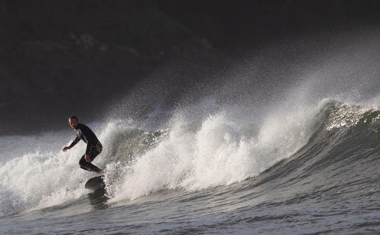 Una competición de surf