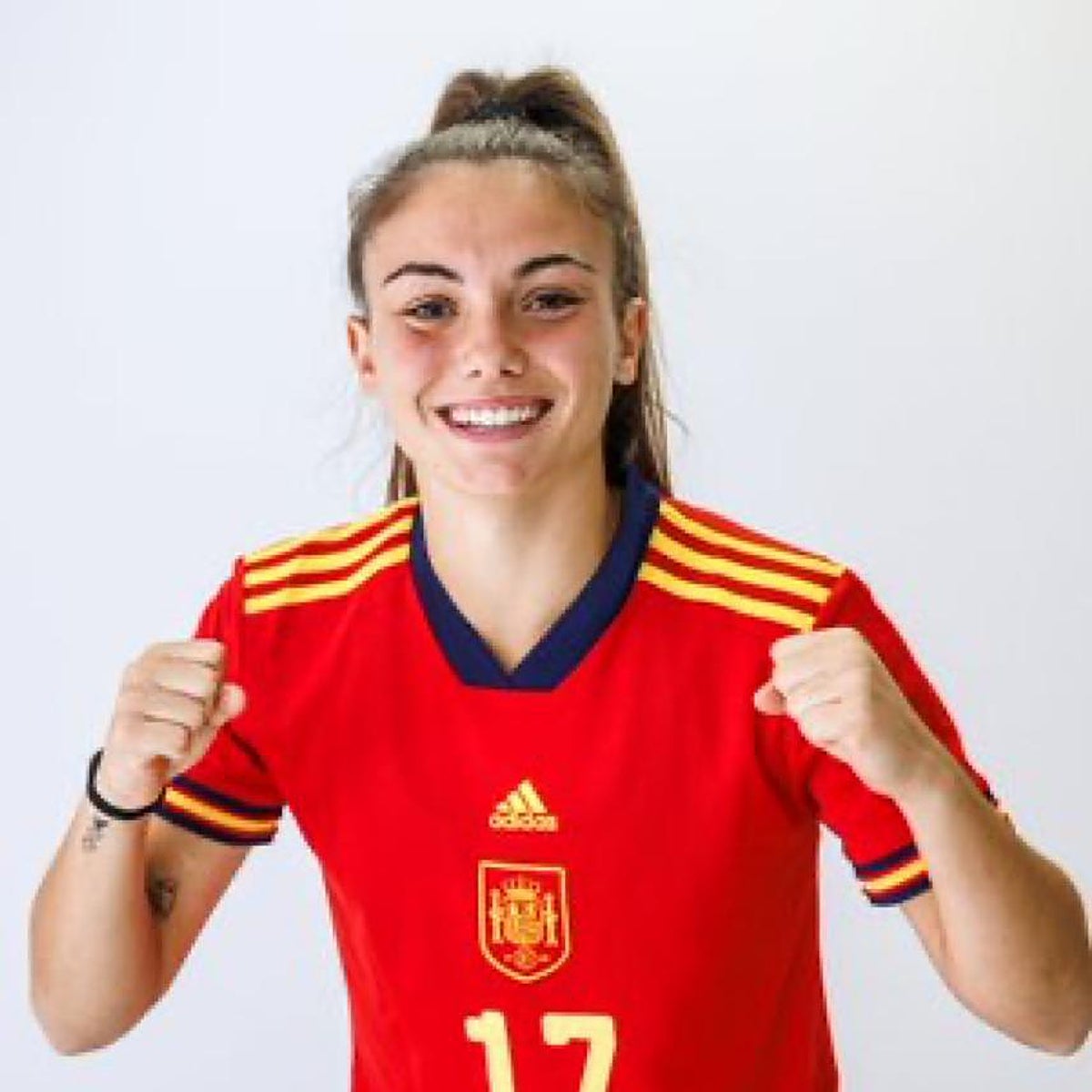 «El primer día que fui al club de fútbol salí de allí llorando»