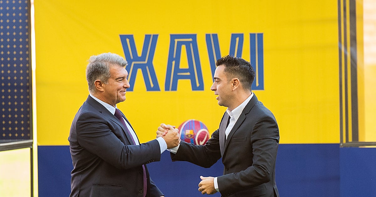 O Xavi o Laporta: el Barça son dos familias y no funciona ninguna