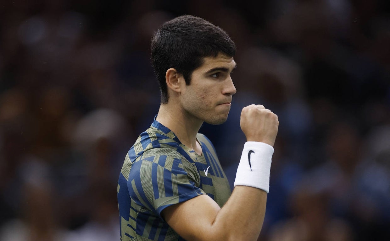 Carlos Alcaraz celebra la victoria ante Dimitrov