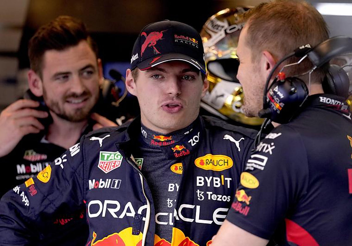 Max Verstappen, en el garaje de Red Bull