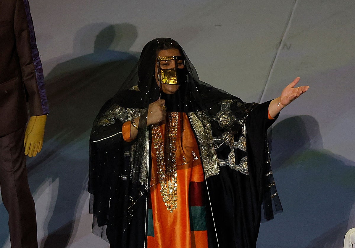 La artista Dana al Fardan en la ceremonia de inauguración del Mundial de Qatar 2022