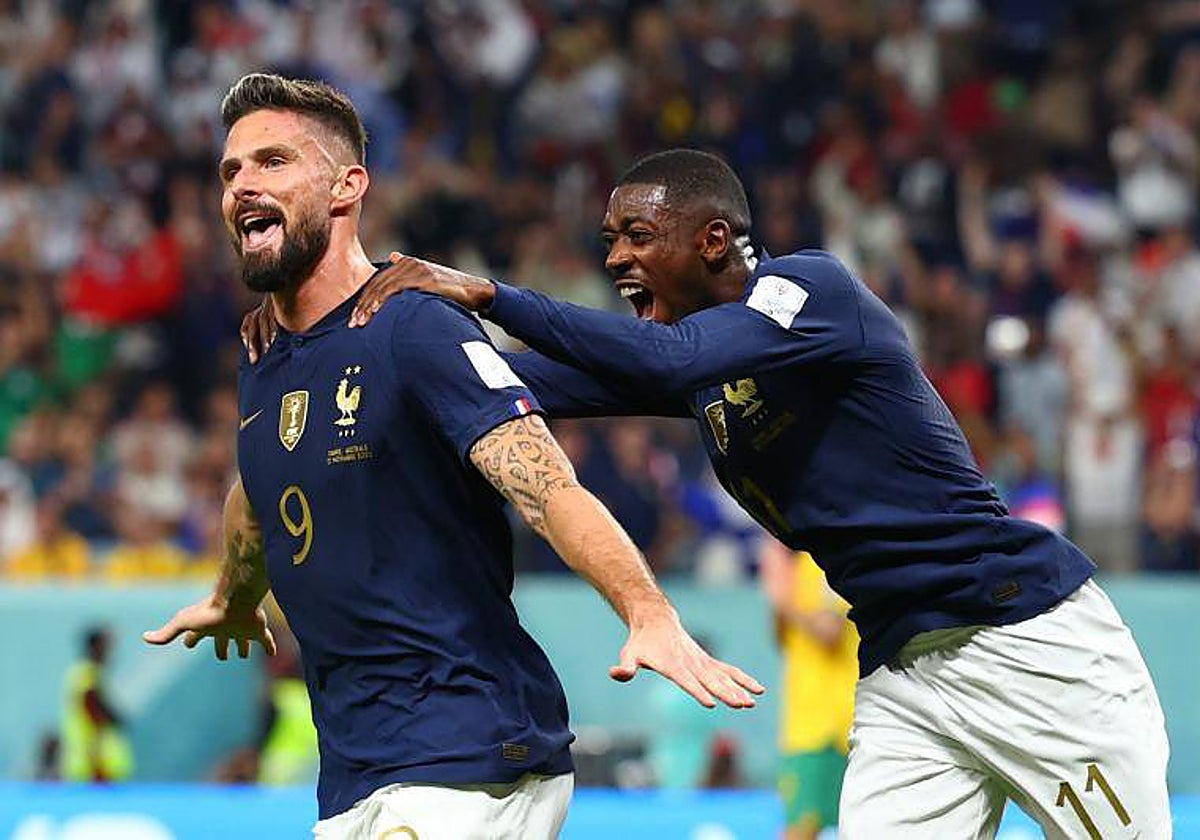 Giroud festeja su gol con Dembele